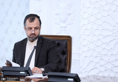 خاندوزی، وزیر اقتصاد: بانک مرکزی نوسانات قیمت ارز را تحت کنترل دارد/ تمام گزارش‌ها گواه از کاهش نرخ تورم دارند