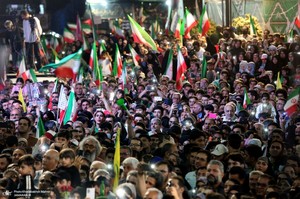 مردم میدان انقلاب در بدرقه تیم ملی به جام جهانی