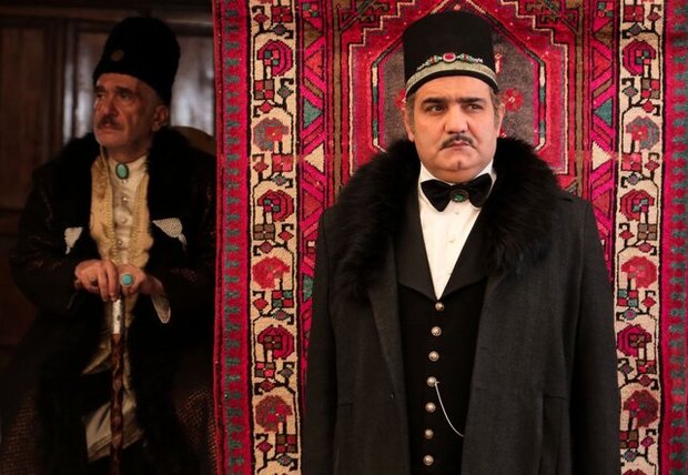 چرا در «آتش و باد» از لهجه استفاده نشده؟
