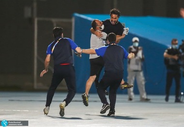 فرهاد مجیدی روی ابرها + عکس
