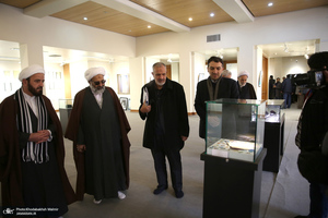 بازدید وزیر اسبق فرهنگ و ارشاد اسلامی از رویدادهای فرهنگی و هنری بر آستان آفتاب