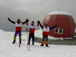 صعود دو تیم امداد و نجات هلال احمر لرستان به ارتفاعات برفگیر
