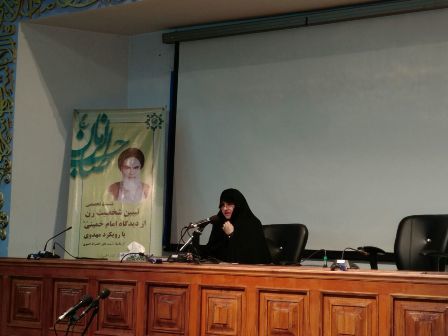 یکی از اقدامات مهم امام خمینی (‌ره) تلفیق دین و سیاست  بود