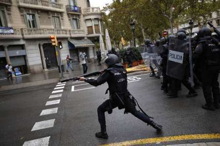 اسپانیا بابت اقدامات خشونت‌آمیز پلیس علیه مردم کاتالونیا عذرخواهی کرد