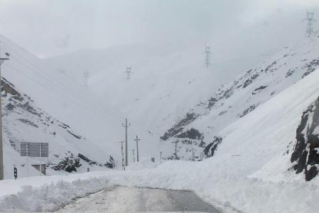 جاده‌های فرعی هزارجریب نکا در تصرف برف