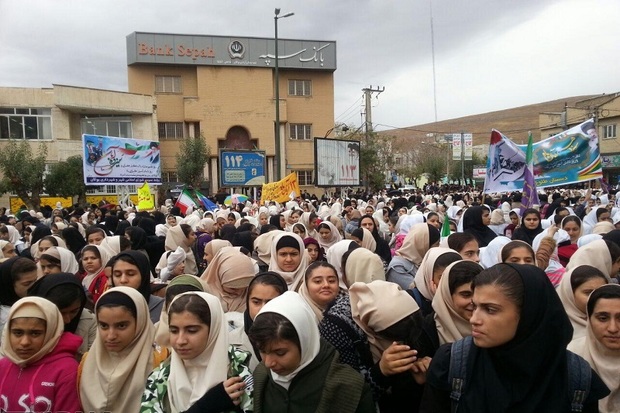 حضور در راهپیمایی 13 آبان نشان دهنده اتحاد ملت ایران است