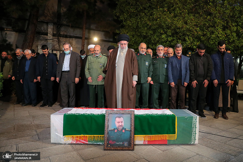 اقامه نماز رهبر معظم انقلاب بر پیکر سردار شهید سیدرضی موسوی