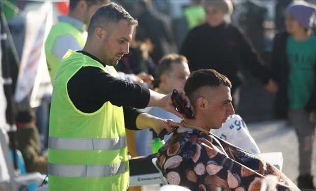 کمک متفاوت  آرایشگران ترکیه به  زلزله زدگان 
