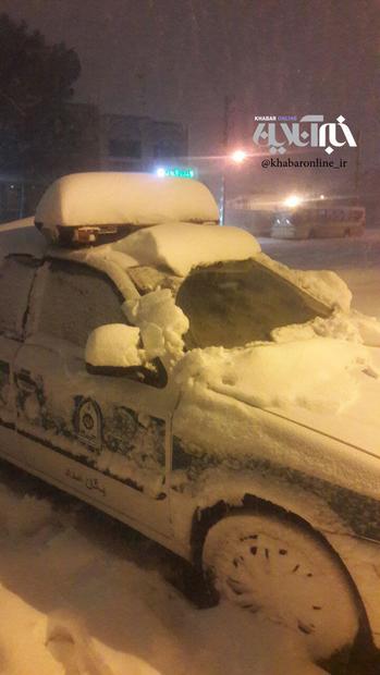ماشین پلیس در تهران زیر انبوهی از برف! + تصویر