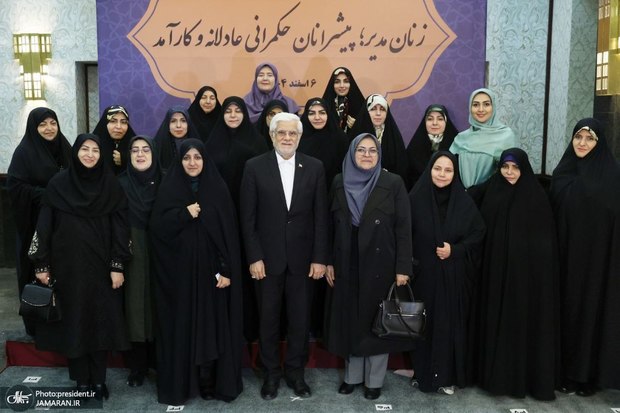 نشست معاون اول رئیس‌جمهور با بانوان مدیر ارشد دولتی/ عارف: برخی قوانین مردمحورند و باید اصلاح شوند/ زنان سرداران واقعی حوزه علم و فناوری‌اند/ اگر از این ظرفیت به‌خوبی استفاده نشده، بخشی از آن به ضعف سیاست‌گذاری و عملکرد مدیریتی بازمی‌گردد