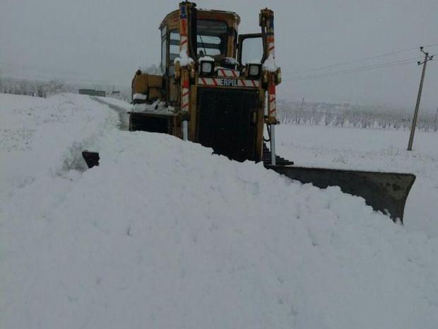 راه 210 روستای آذربایجان غربی بر اثر بارش برف مسدود است
