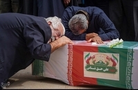 تشییع پیکر شهید دانش آموز علی حق شناس در حرم شاهچراغ (ع) (1)