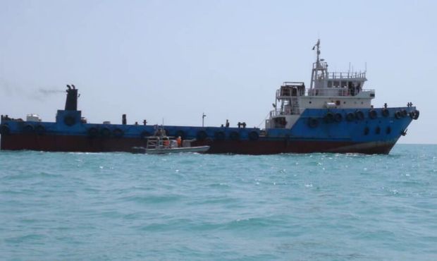 بیش از ۳۰۰ هزار لیتر سوخت قاچاق در آب های خلیج فارس کشف شد