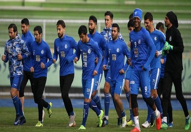 تعجب فرهاد مجیدی از حضور کلاغ ها در تمرین استقلال!