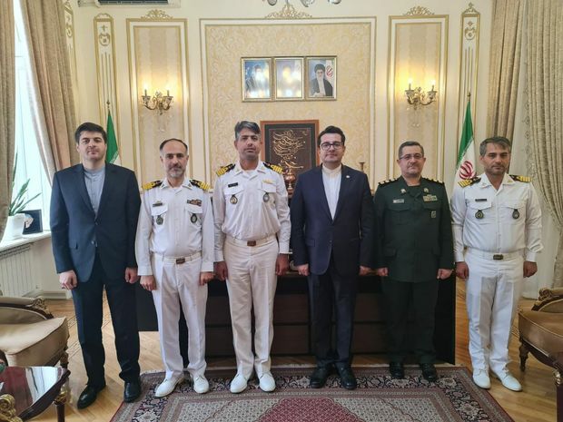 ورود هیات نیروی دریایی ارتش ایران به جمهوری آذربایجان + عکس