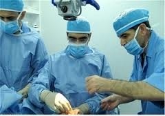 12 عمل جراحی چشم توسط وزیر بهداشت در معیت کاروان خیریه