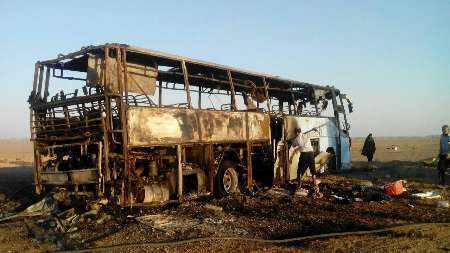 اتوبوس حامل مسافران پاکستانی در تربت حیدریه آتش گرفت مسافران سالم اند