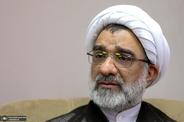 دبیر شورای عالی انقلاب فرهنگی: پزشکیان فقط به ماده مجازات قانون حجاب انتقاد دارد؛ دولت با بخش عمده قانون مخالفتی ندارد/ برهنگی در خیابان بعضی از جاها سازماندهی شده است