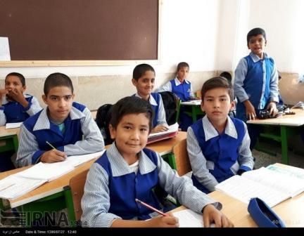 تحصیل 27 هزار دانش آموز افغان در کرمان