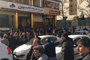 راهپیمایی اعتراضی سپرده گذاران کاسپین در خیابان جمهوری/ فیلم