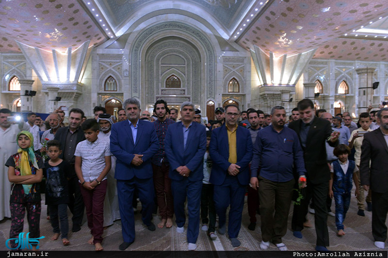ادای احترام جمعی از خانواده های شهدای مقاومت اسلامی عراق نسبت به حضرت امام(س) 