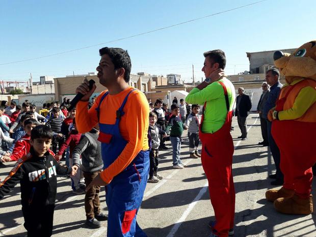 حمایت روانی امدادگران هلال احمر قزوین و قصرشیرین از دانش آموزان زلزله زده
