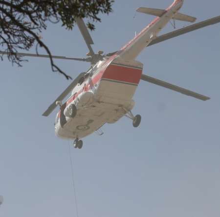 امدادرسانی هوایی به عشایر محاصره در آب منطقه جازموریان