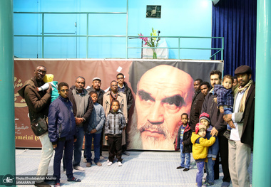 بازدید جمعی از دانشجویان و طلاب سودانی از بیت امام خمینی در جماران