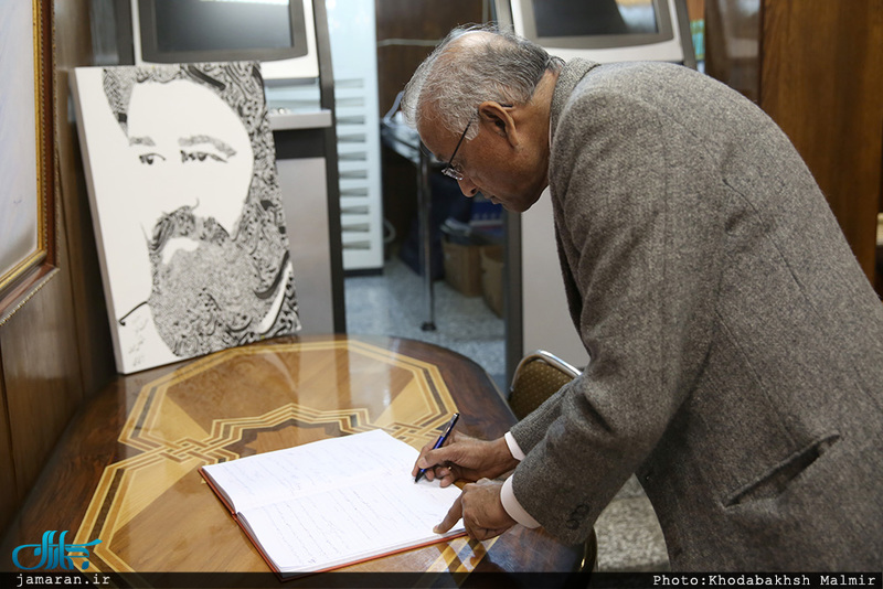 بازدید جمعی از گردشگران آمریکایی از بیت امام خمینی در جماران 