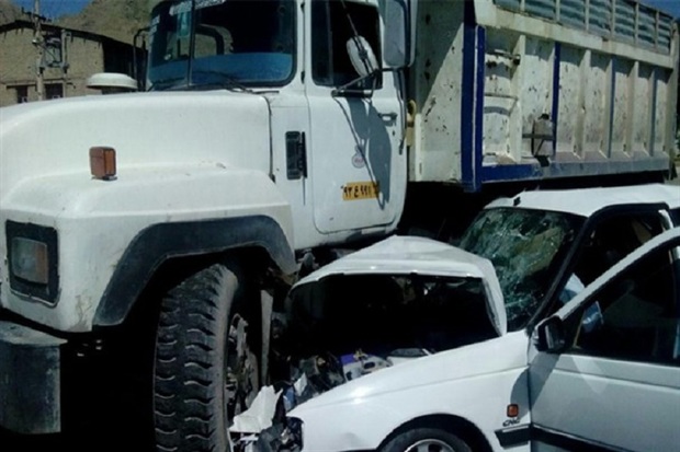 برخورد پژو پارس با کامیون در قزوین 2 کشته بر جا گذاشت