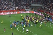 اتفاق عجیب در لیگ فرانسه؛ حمله هواداران به بازیکن سرشناس+ عکس
