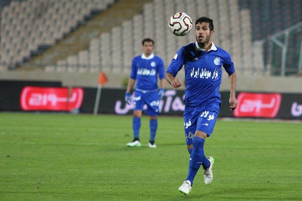 تشویق بهنام برزای از سوی هواداران استقلال و حضور هاشمی نسب