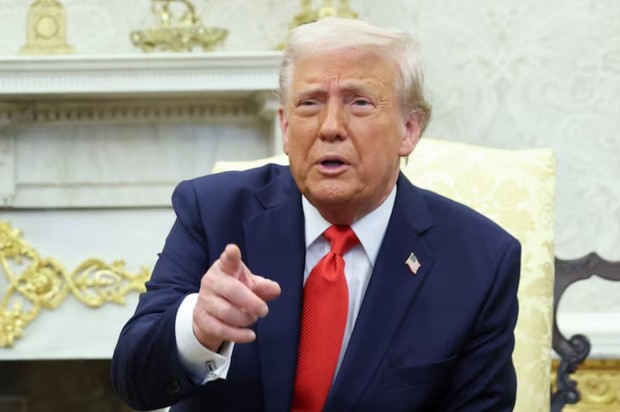 ترامپ: هر کسی از ایران نفت بخرد، اجازه تجارت با آمریکا را نخواهد داشت