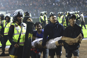 ویدیو| فاجعه ورزشگاه اندونزی و مرگ بیش از 170 تماشاگر