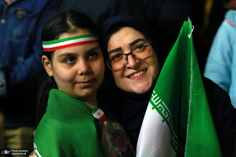 اجتماع پرشور مردم و هنرمندان در باغ فردوس