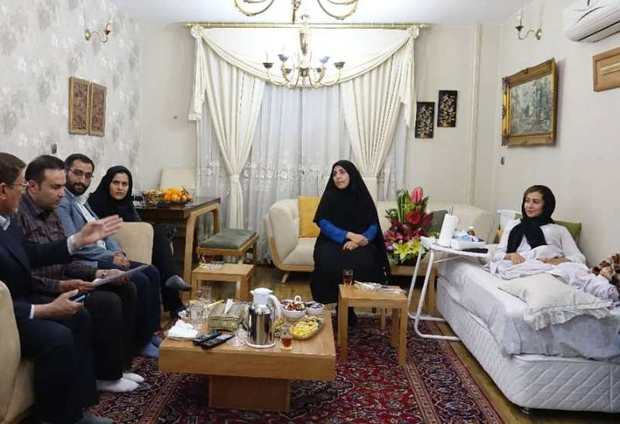 بانوی نیک اندیش که هنگام امداد به سیل زدگان شیراز دچار سانحه شد