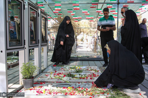 مراسم مهمانی لاله ها در بهشت زهرا (س) تهران