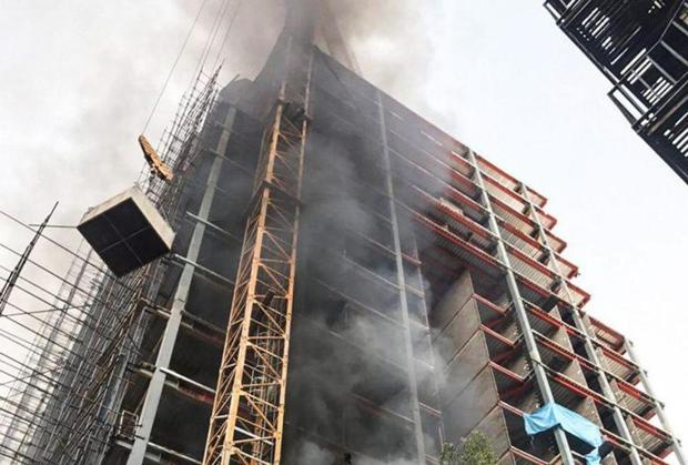 مهار آتش سوزی برج 14 طبقه در حال ساخت شمال تهران