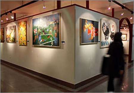 نمایشگاه تابلوهای هنری ویژه نوروز در برازجان گشایش یافت