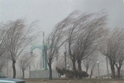 وزش باد شدید دید افقی در نصرت آباد را به ۳۰۰۰ متر کاهش داد