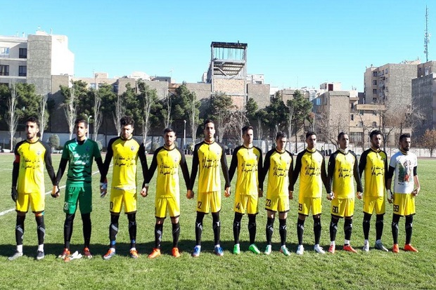 تیم فوتبال 90 ارومیه بادران را در تهران متوقف کرد