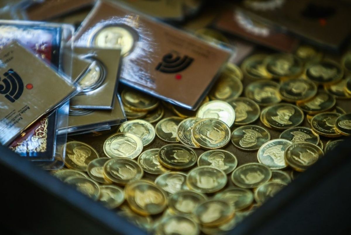 انس پایین رفت، قیمت طلا و سکه در ایران افزایش یافت/ حباب سکه به 700 هزار تومان رسید!