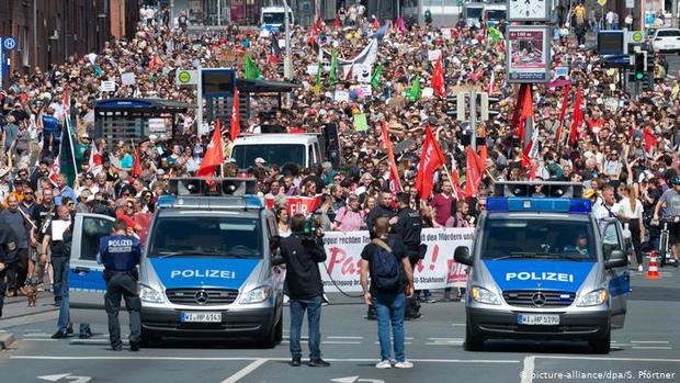تظاهرات گسترده آلمانی ها علیه راست‌گرایان افراطی+عکس
