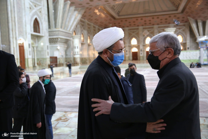 اقامه نماز بر پیکر مرحوم حاج محمد کمساری توسط سید حسن خمینی