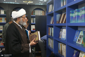 غرفه موسسه تنظیم و نشر آثار امام خمینی (س) در سی و پنجمین نمایشگاه کتاب تهران- 2