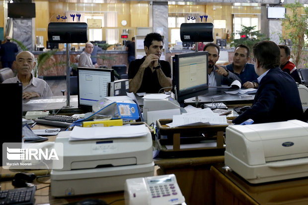 استاندار: بانک‌های عامل  با پرداخت وام از صنعت یزد حمایت کنند