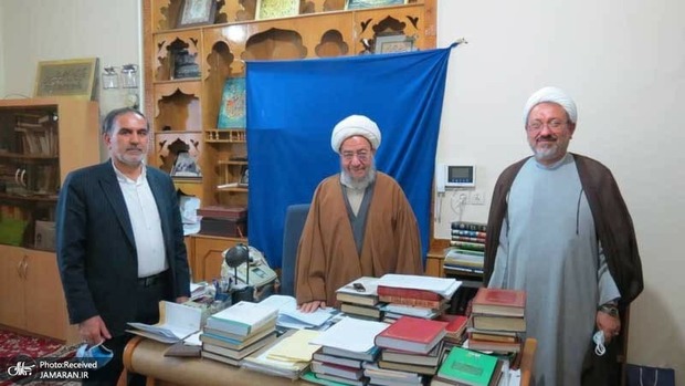 دیدار مدیر نمایندگی موسسه تنظیم و نشر آثار امام خمینی در قم با آیت‌الله مقتدایی