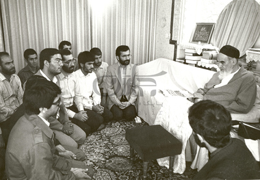 تصاویر منتشر نشده از دیدار شهید سید کمال خرازی با امام خمینی (س)