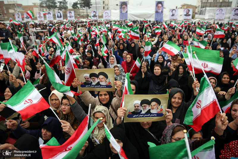 رئیس جمهور در جمع پرشور مردم در استادیوم تختی گنبد کاووس