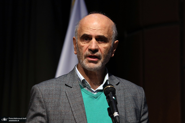 فرشاد مومنی با هشدار درباره آثار مخرب تشدید واردات: افتضاح شوک ارزی را دیدید؛ چرا باز برای شوک انرژی نقشه می‌کشید؟ / سیاست شکست خورده را چند بار آزمون می کنید!؟